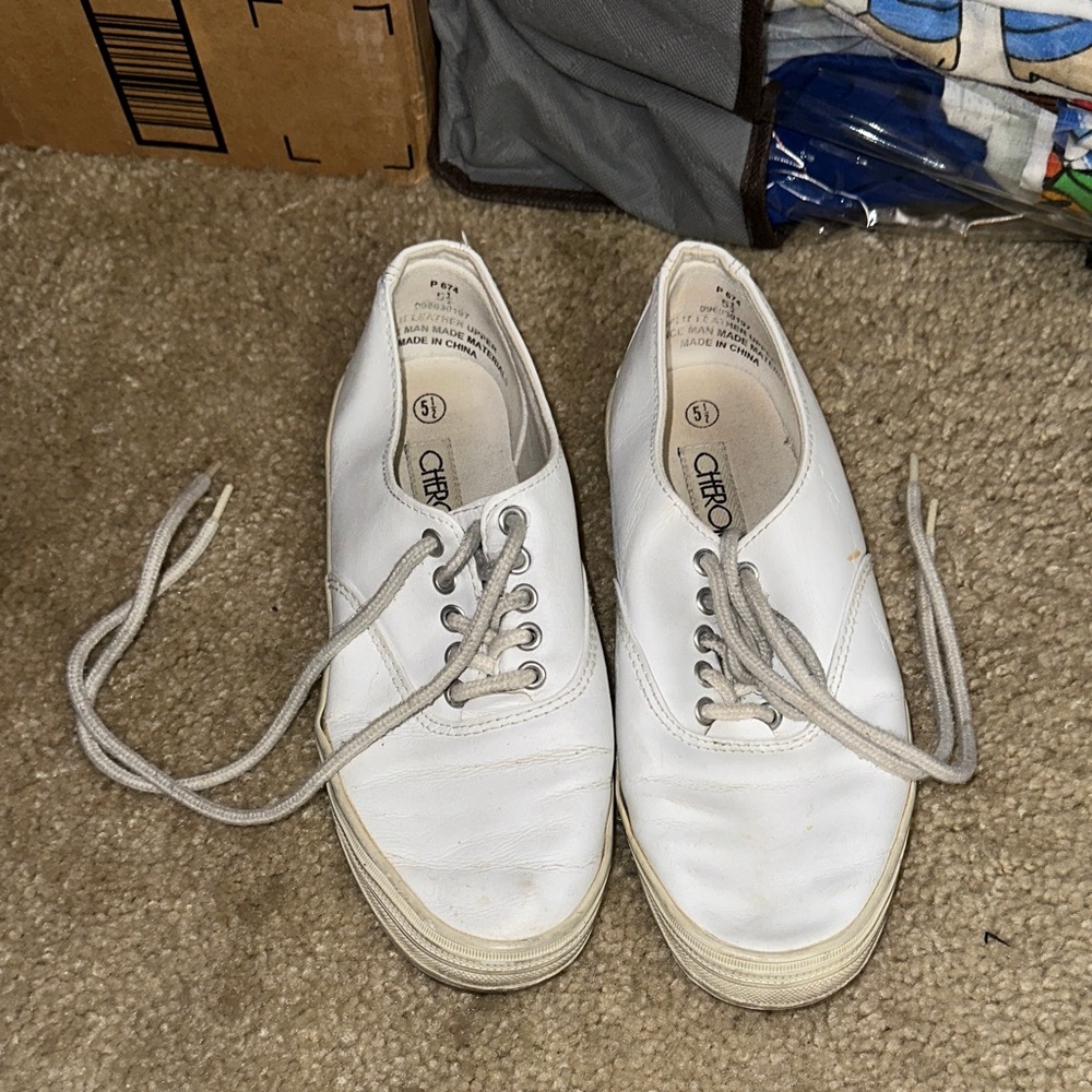 Cherokee White Low-Top Lace-Up Sneakers size 5.5